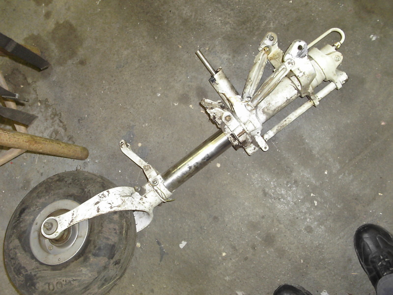 Scaled image N9513G_BC206_NoseWheel1.jpg 