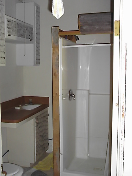 Scaled image CastleCreekHideout20070626_GuestHouseBathroom.jpg 