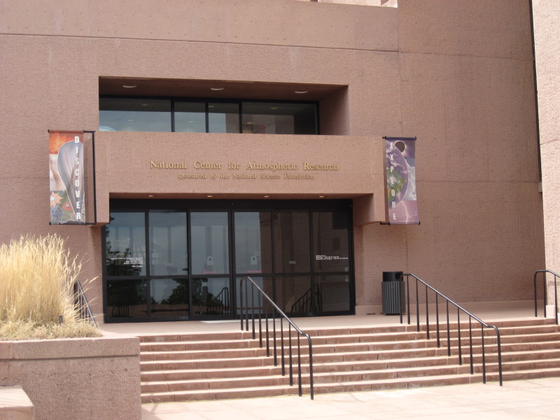 Scaled image img-1957-NCAR-20010312-main-entrance-2.jpg 