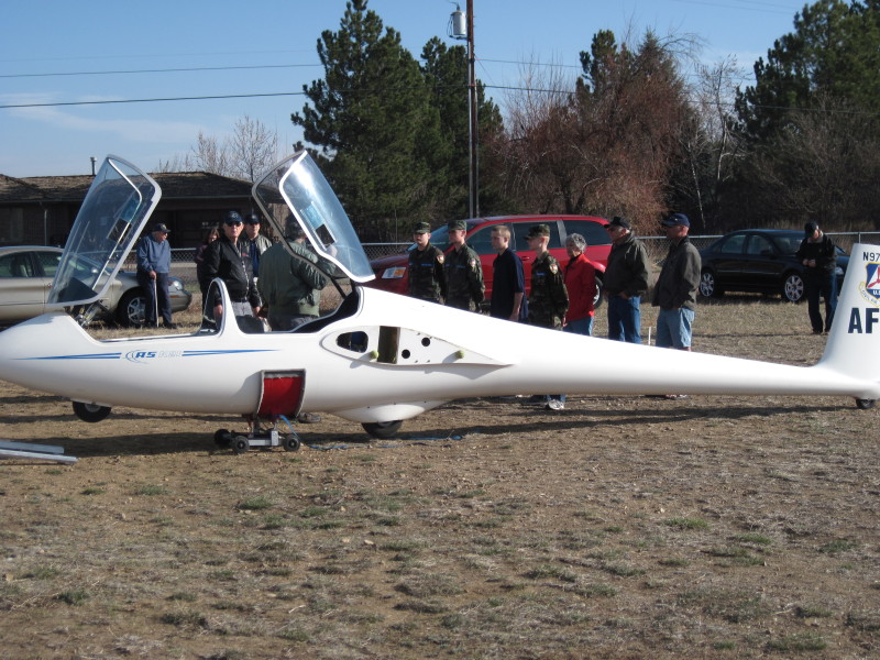 Scaled image img-1961-CAP-glider-BDU-20110319-assembly-2.jpg 
