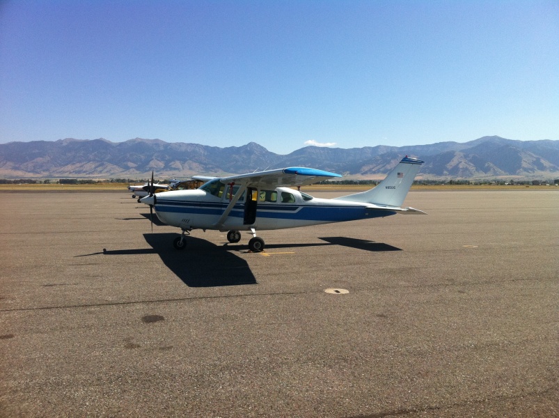 Scaled image Bridger Range mountains and N9513G from the ramp at BZN.jpg 