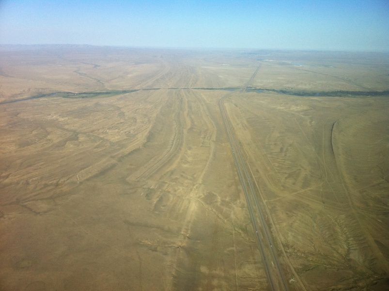 Scaled image Crossing I-80 in south central Wyoming.jpg 