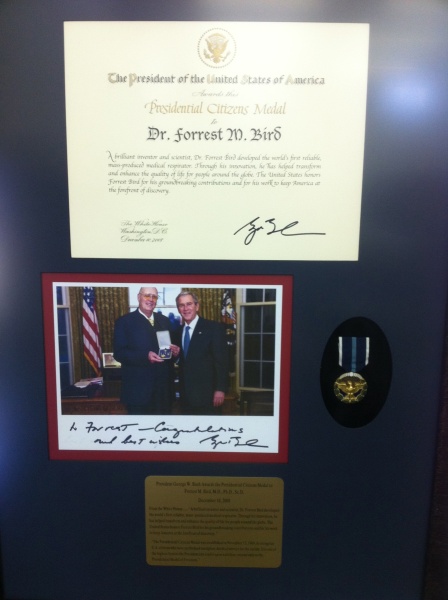 Scaled image Dr_ Forrest Bird was a 2008 recipient of the Presidential Citizens Medal from President George W_ Bush.jpg 