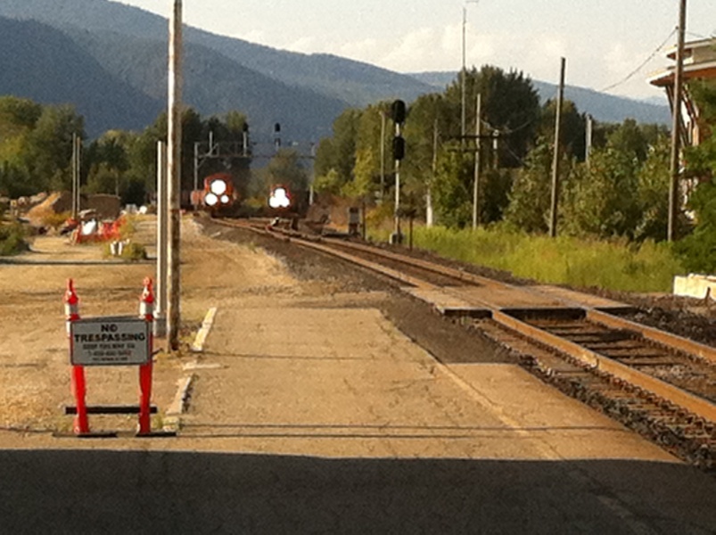 Scaled image Left freight train coming through.jpg 