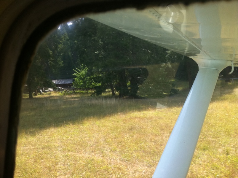 Scaled image Ranger cabin at departure end of runway 22.jpg 