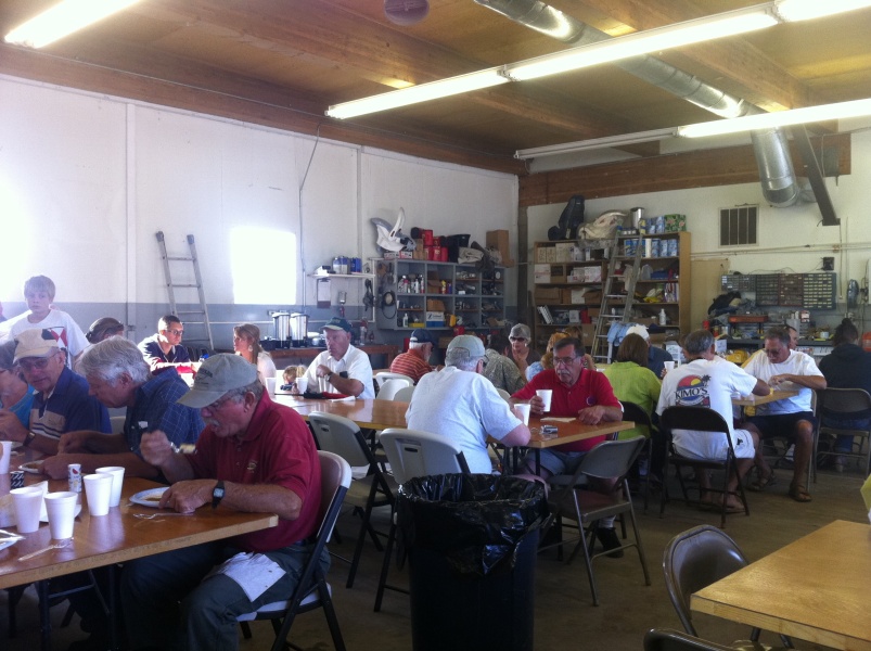 Scaled image The crowd at the pancake breakfast_ hangars are good for storing airplanes and serving pancakes.jpg 